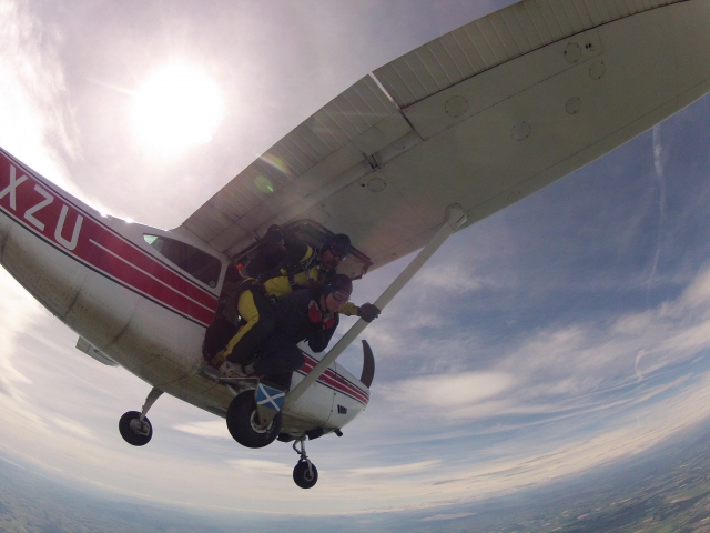 ¡No lo pienses más, salta!