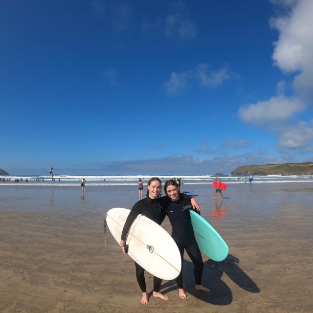  Disfruta surfeando con tus amigos 