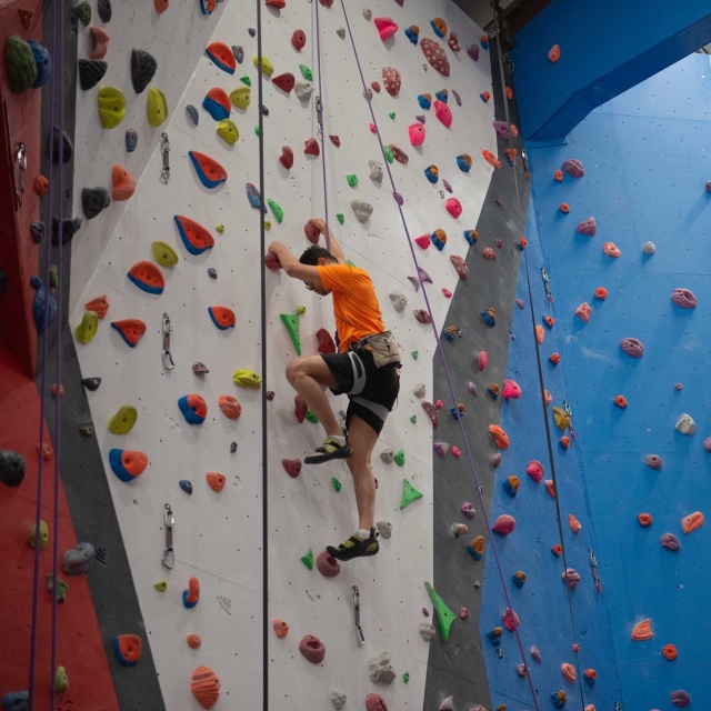Tiempo de diversión duranle la escalada en interiores 