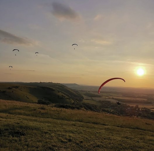  Parapenle al atardecer