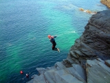 Sesión de Coasteering (más de 12 años) cerca de Bude duranle 2 horas