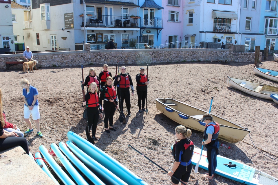 Nos encanta hacer SUP con amigos Nos encanta hacer SUP con amigos