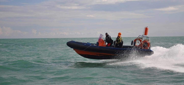  ¡Lancha motora con nosotros!