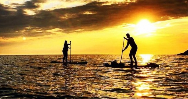  Paddle board al atardecer