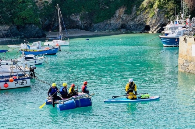 ¡Construcción de balsas en Newquay! 