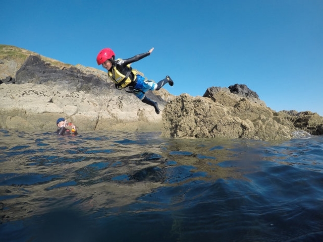 ¡Ve a nadar al agua!