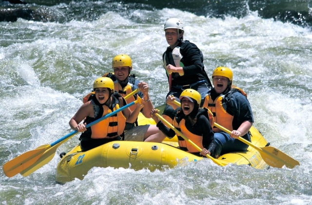  ¡Equipo perfecto para surf rafting!