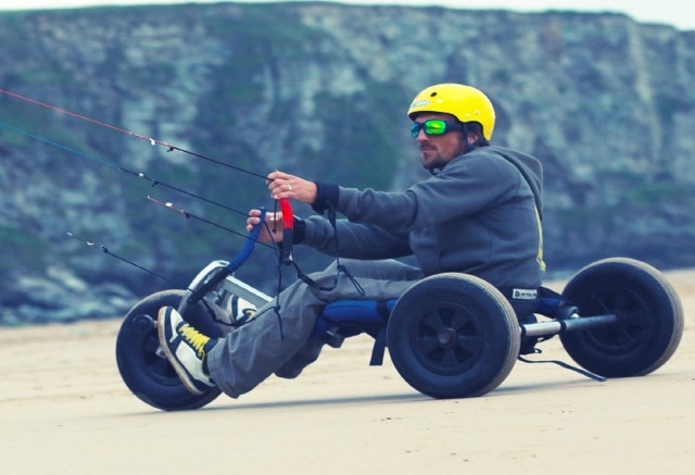  Controlar la dirección del kitesurf 