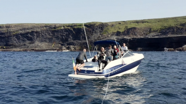 Paseo en barco para adultos con patrón en Kilkee duranle 1 hora