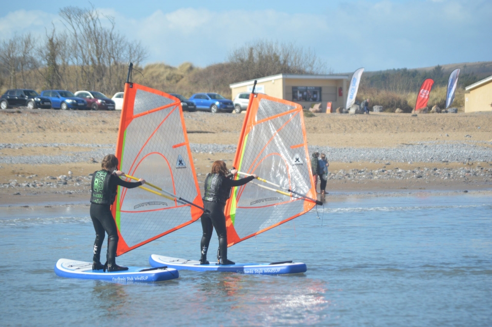¡La mejor experiencia de windsurf está en Oxwich! ¡La mejor experiencia de windsurf está en Oxwich!