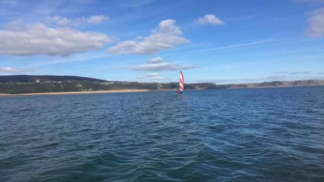  Velero desde lejos