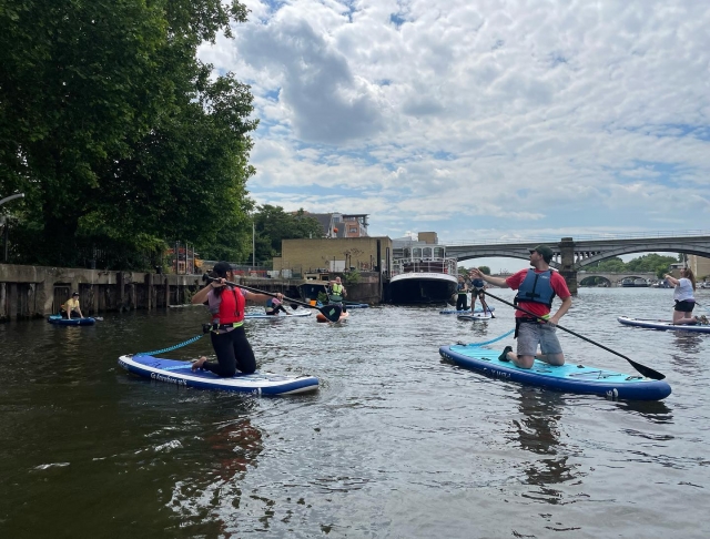 Disfruta del paddle board con tus amigos