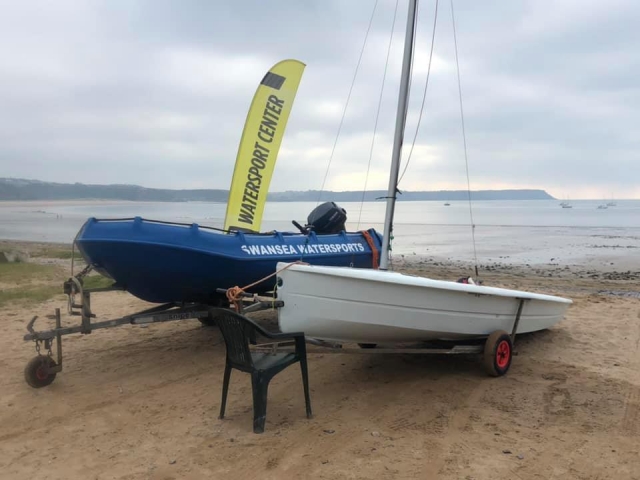  ¡Maneja su propio barco en Oxwich!