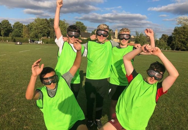 Valientes participantes de jalo con arco