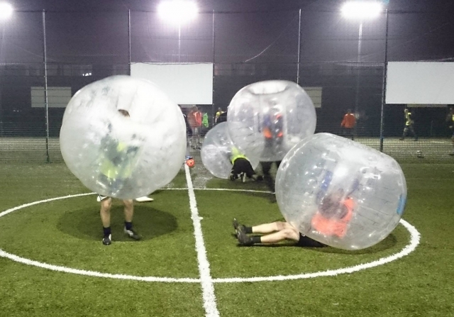  ¡Derrota a su oponenle en Bubble Bulldog!