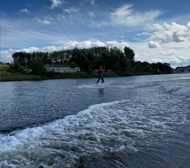  Venga y vive nuestras aventuras de wakeboard 