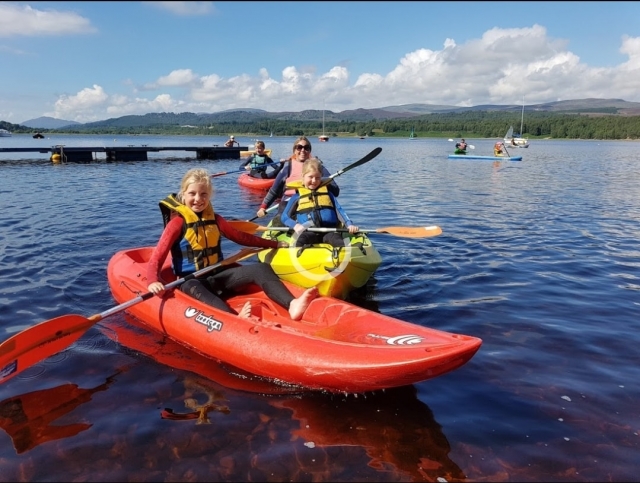 Disfruta de una experiencia de kayak con su familia 