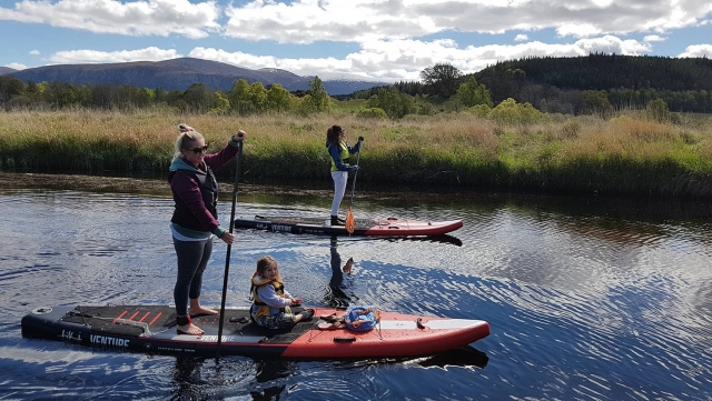 Tour de SUP por el río en Loch Insh 