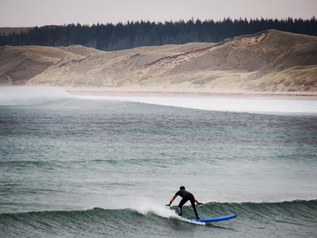  ¡Disfrutando de las olas! 