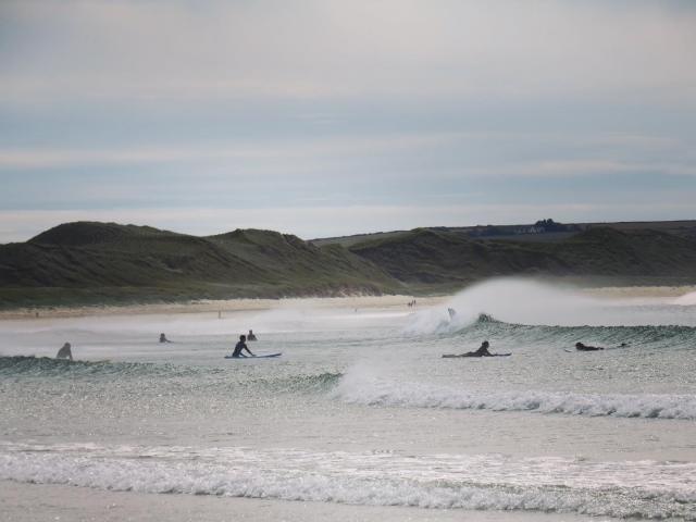  ¡Surf con unas vistas impresionantes! 