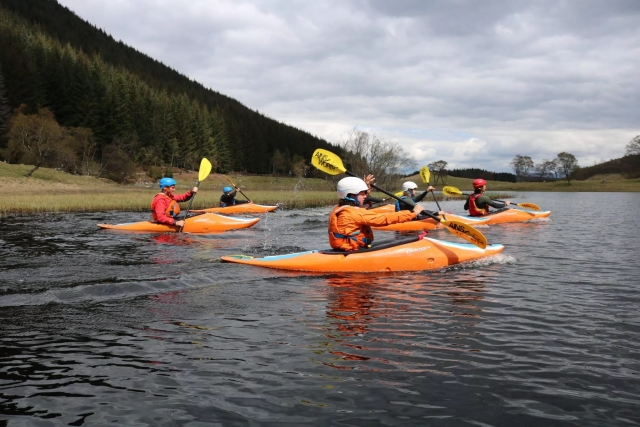 Open Kayak para niños (8+años) en Cairngorms 1h