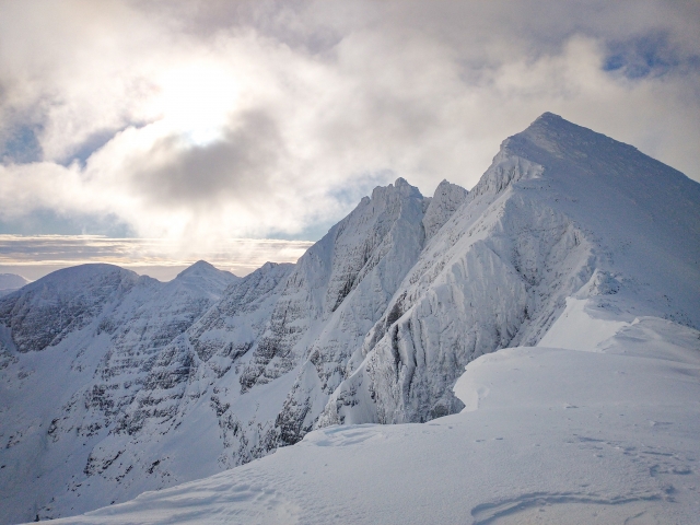 ¡Disfruta del montañismo invernal con nosotros!