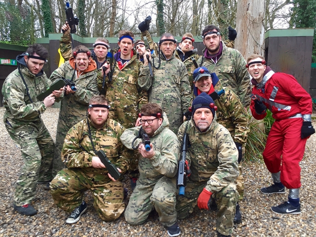  Trae a su grupo de amigos 