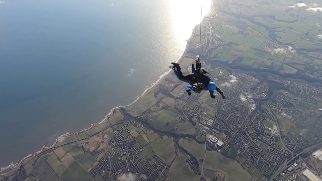 Disfruta de un paracaidismo en tándem único