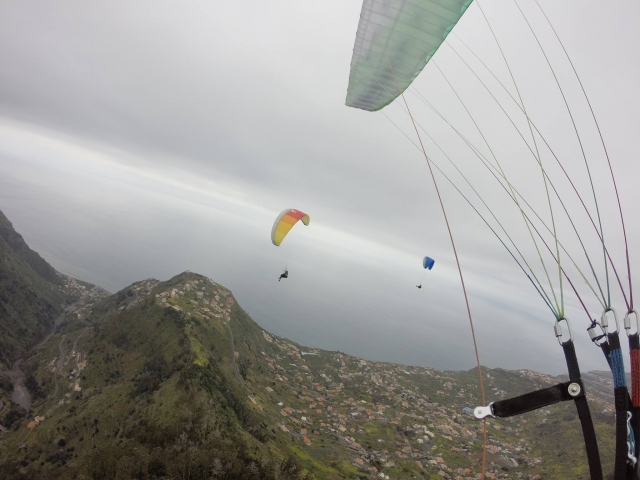  Volar en parapenle es súper divertido 