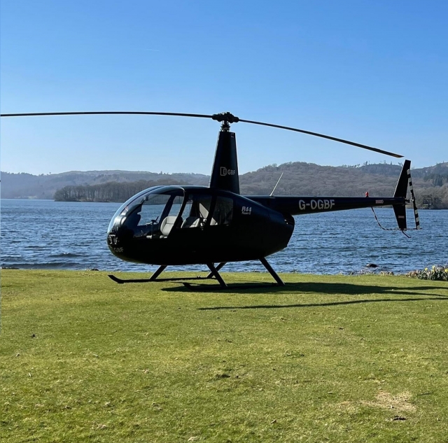 Helicóptero Flyour R44