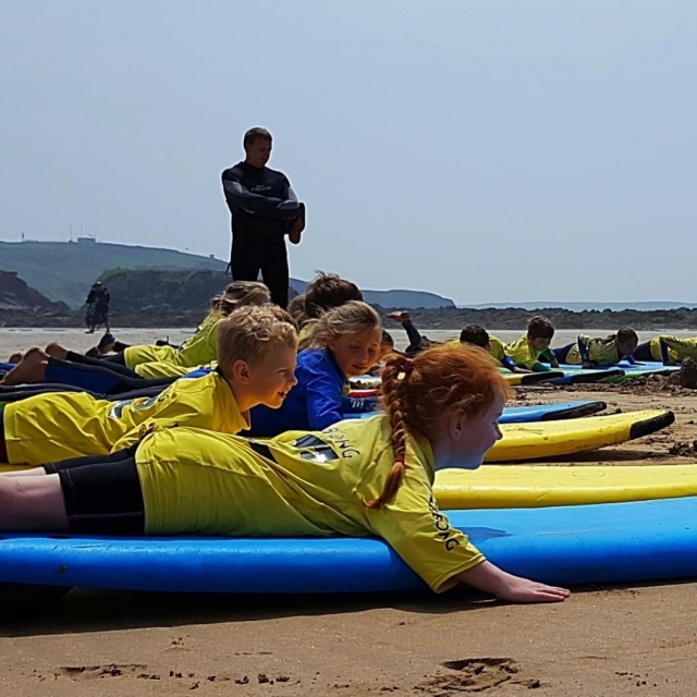  Clases de surf para principiantes 