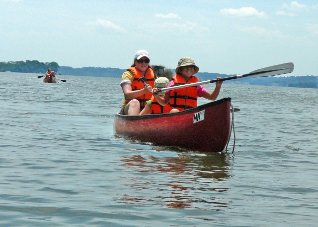 Andar en canoa es muy divertido 