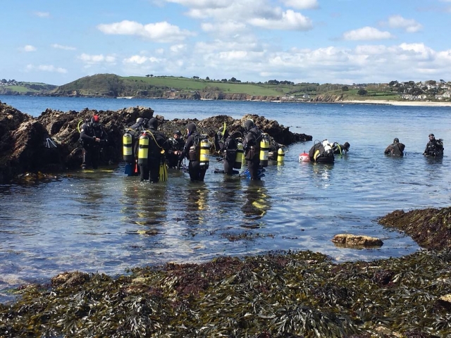 Preparándole para bucear