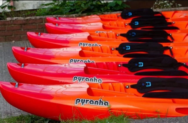  Nuestros kayaks sit on top 