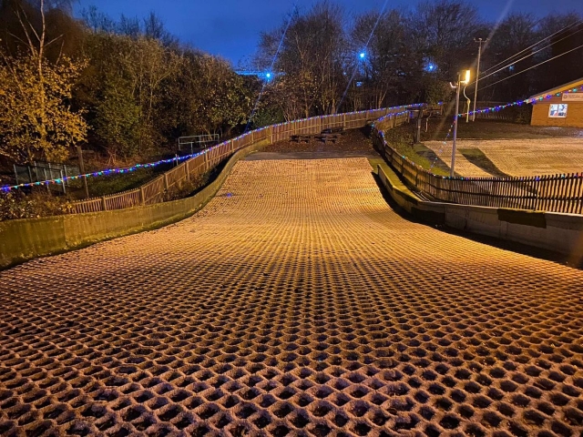  Iluminamos el camino por la noche 