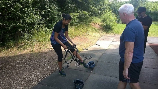 Escuche atentamenle las instrucciones de seguridad