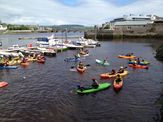 Diviértele navegando en kayak con nosotros
