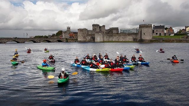  Invita a tus amigos y familiares a unirse a la diversión 