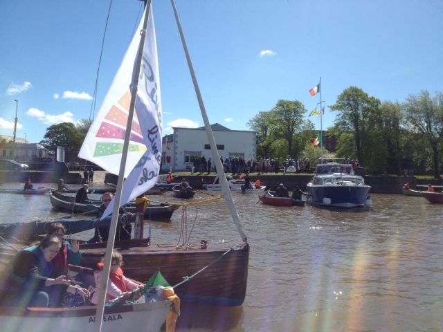  ¡Venga a navegar con nosotros! 