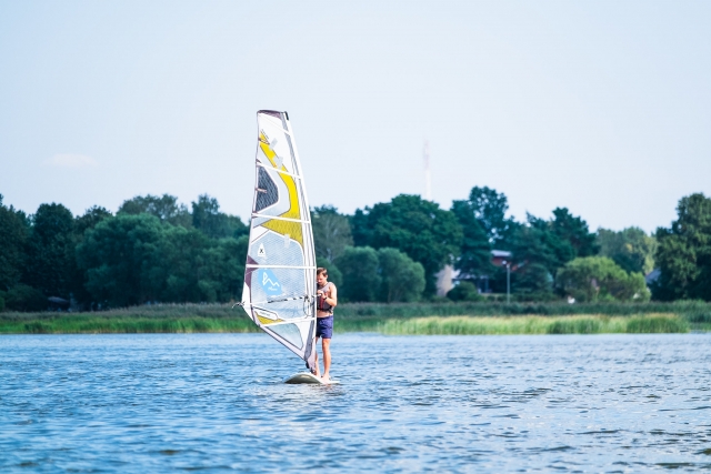  Hacer windsurf es súper divertido 