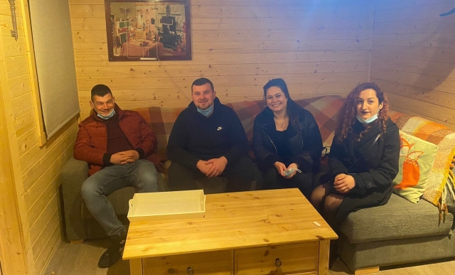  Forma equipo para completar el desafío