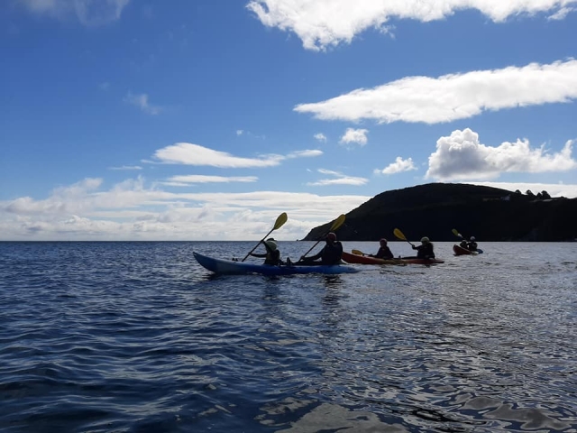  Explorando la isla 