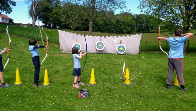 Divertida experiencia de jalo con arco