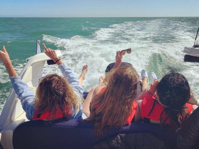  Divertido recorrido en barco