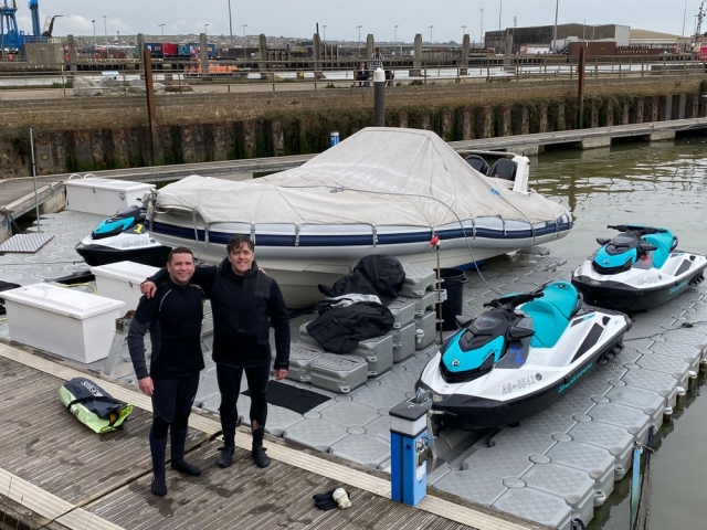 Prueba una de nuestras jet skis 