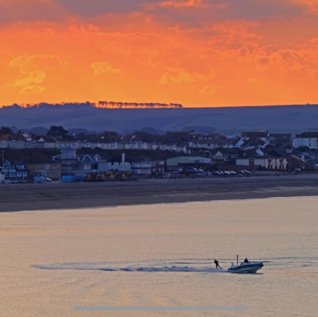 Disfruta de su experiencia de wakeboard con nosotros