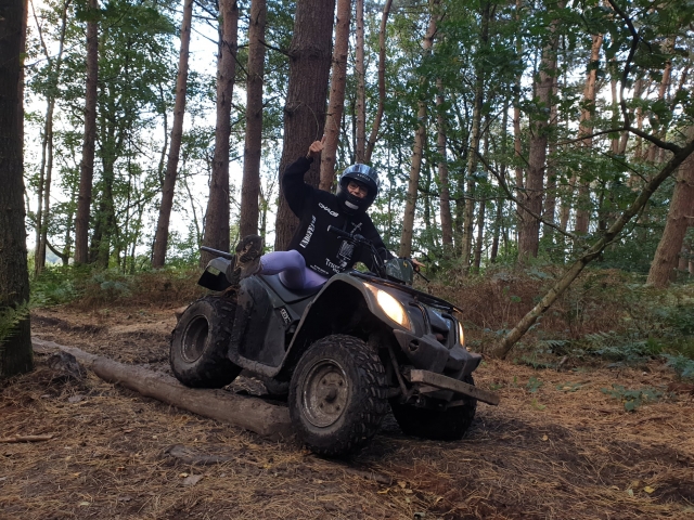  Vive una sesión única de pbaños en cuatrimoto 