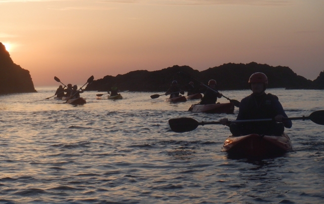  Remando a lo largo de la costa de Causeway 