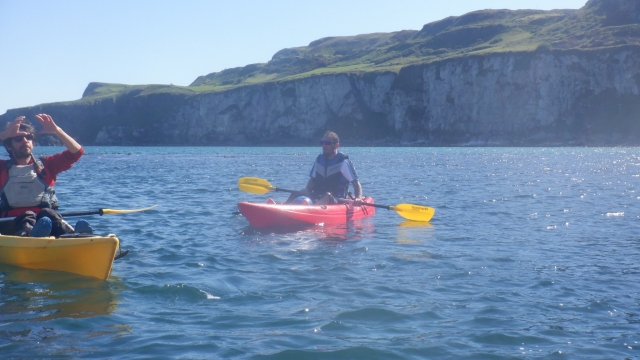 Remo en la costa de Causeway 