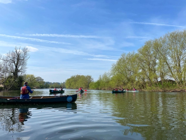 Diversión en canoa por el río Wye 